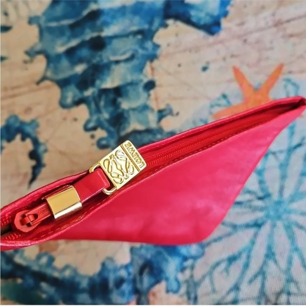 Loewe Anagram Calfskin Leather Pouch With Dusty - Picture 3 of 7